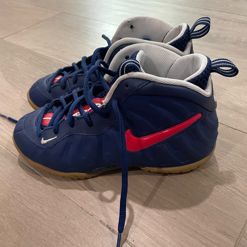 Nike Kids Foamposite size 2.5y